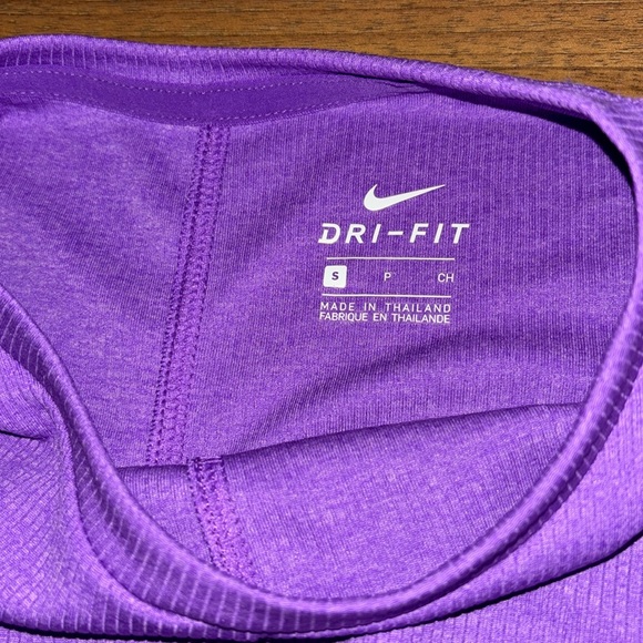 Nike cropped twist purple workout tank EUC - Picture 2 of 6